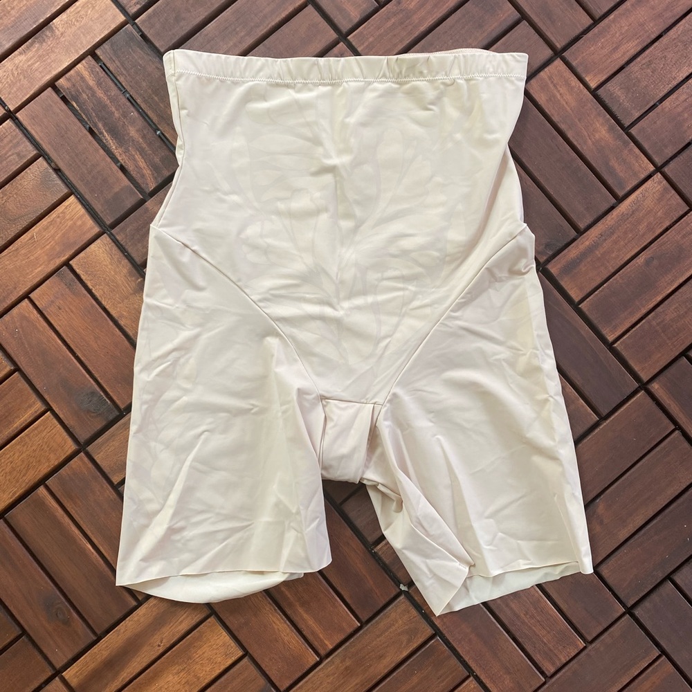 Maidenform high waist short shapewear